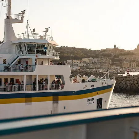 Seafront Duplex Penthouse With Terrace Overlooking Bay Appartement Xlendi