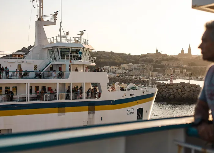 Seafront Duplex Penthouse With Terrace Overlooking Bay Apartament Xlendi